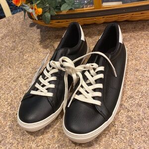 NWT Old Navy Black White Shoes Court Sneakers Memory Foam Size 9